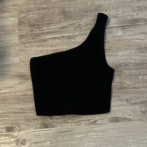 Babaton Black Ribbed One-Shoulder Crop Top